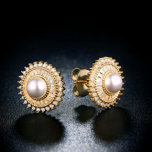 Silver pearl earring